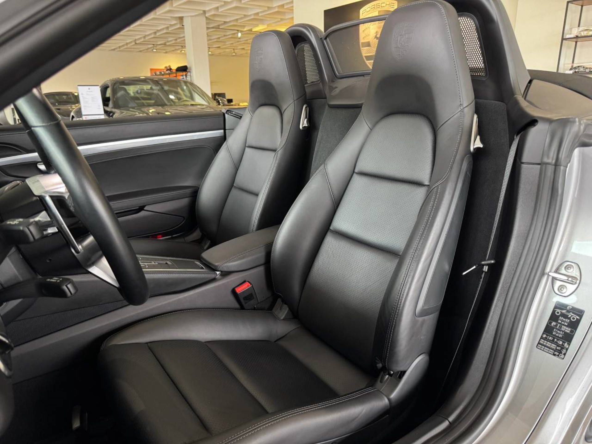 PORSCHE 718 Boxster-image-4