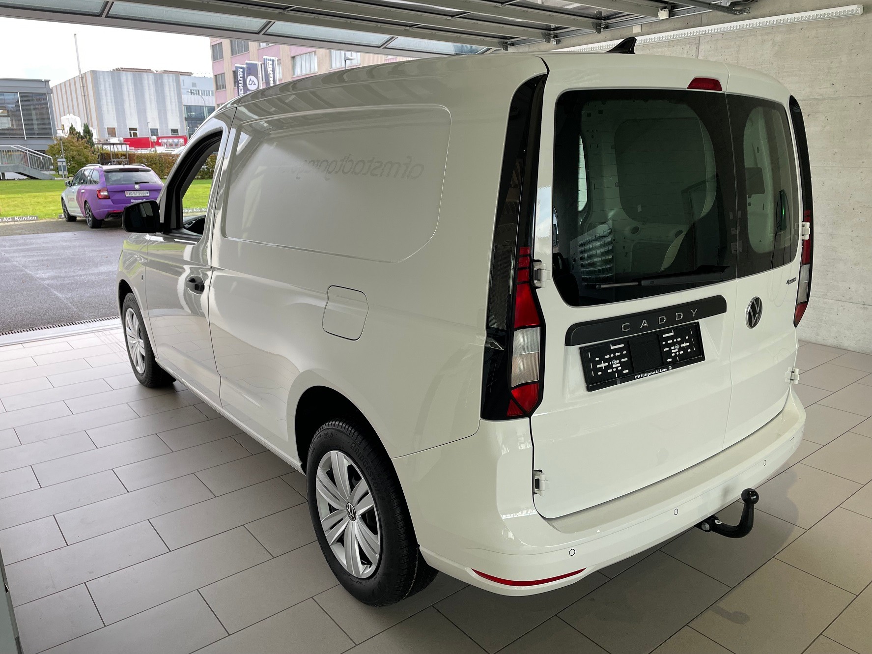 VW Caddy Cargo 2.0TDI 4Motion-image-3