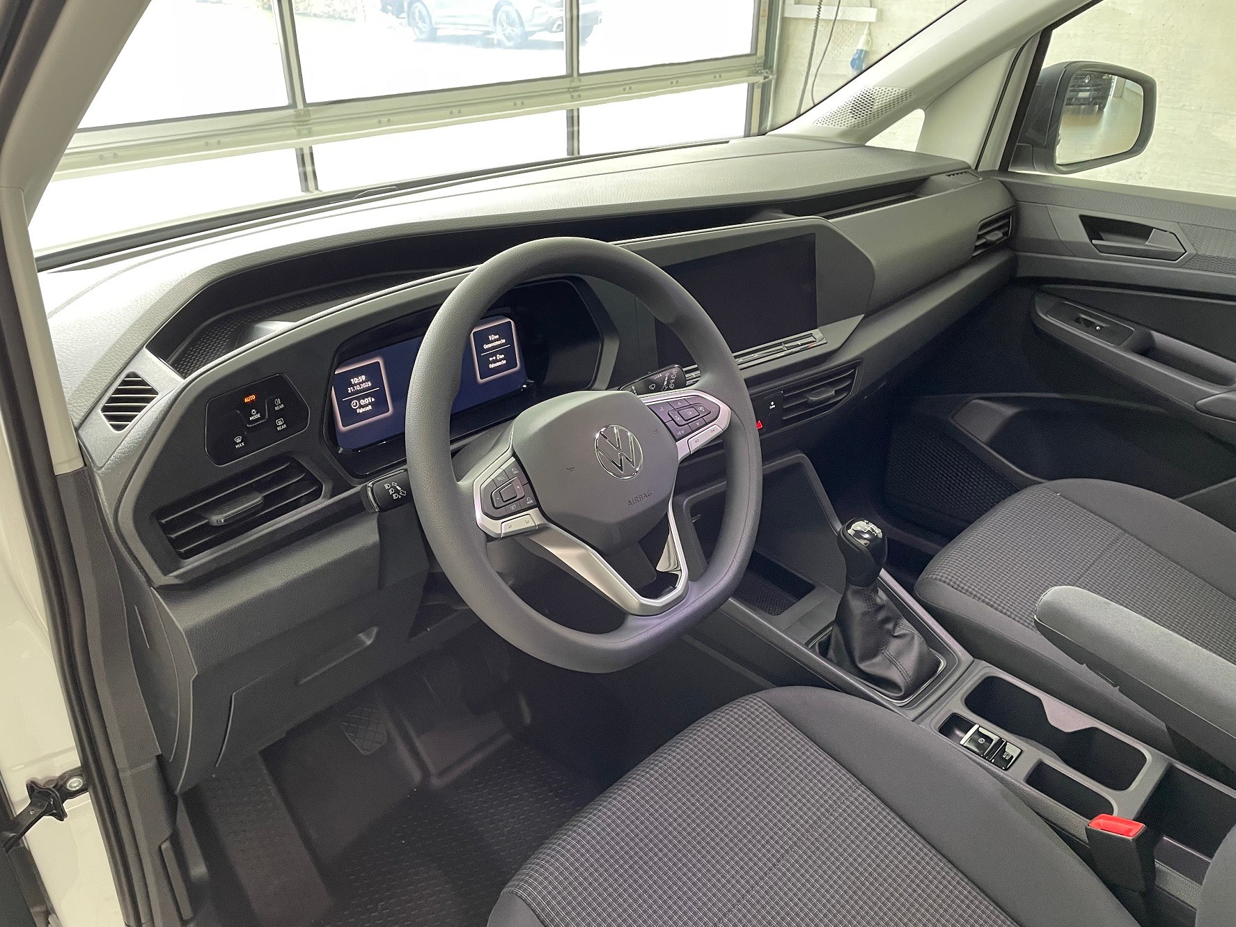 VW Caddy Cargo 2.0TDI 4Motion-image-9