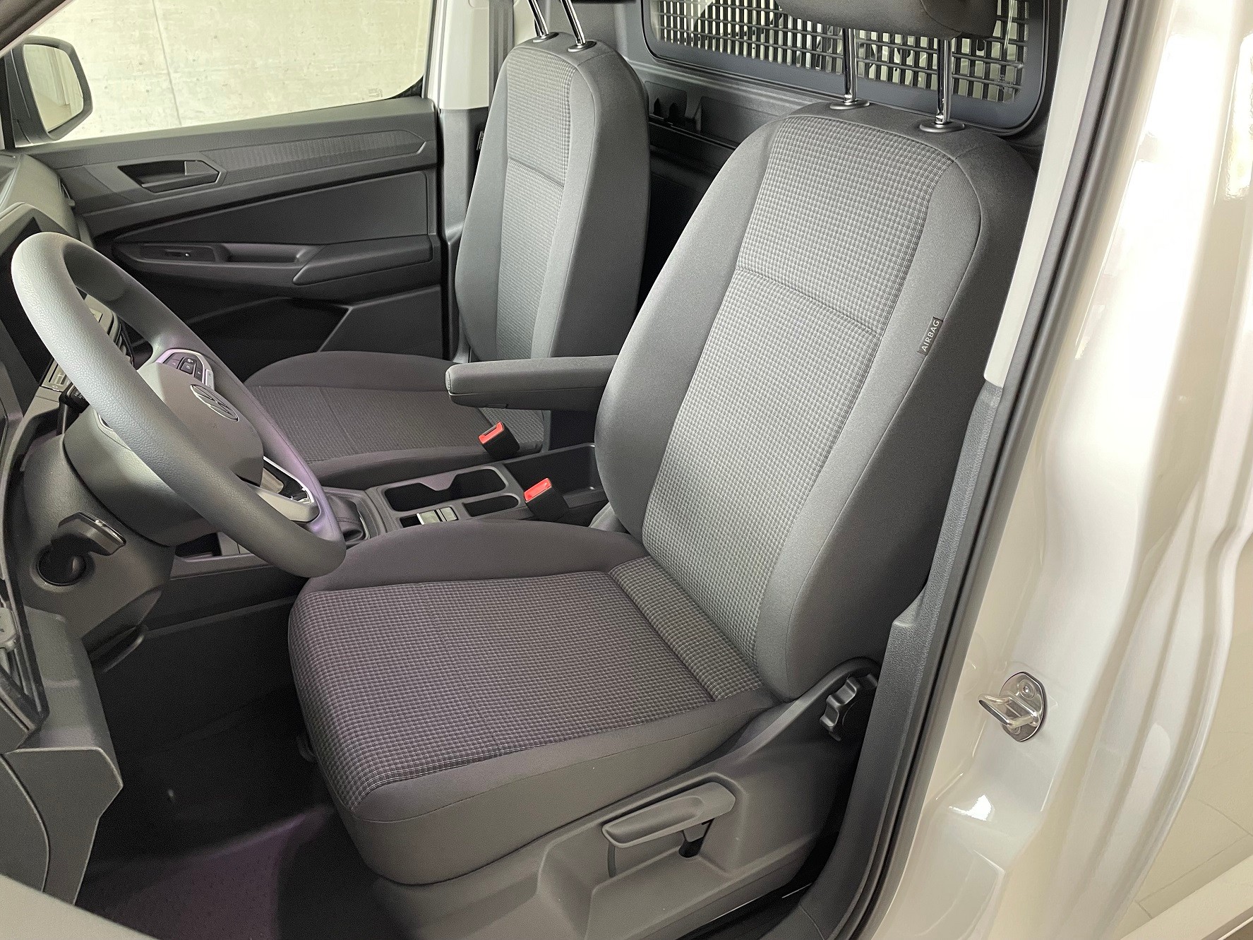 VW Caddy Cargo 2.0TDI 4Motion-image-10
