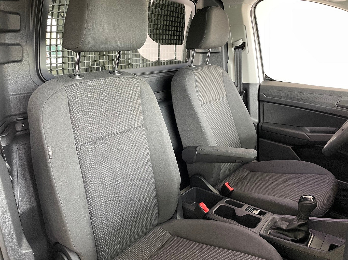 VW Caddy Cargo 2.0TDI 4Motion-image-8