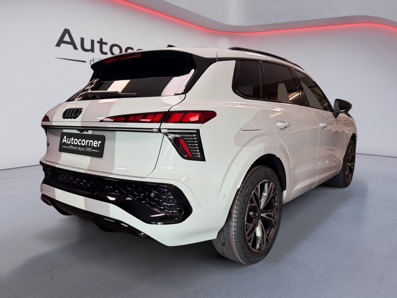 AUDI Q3 SUV 110 kW TFSI S tronic-image-4
