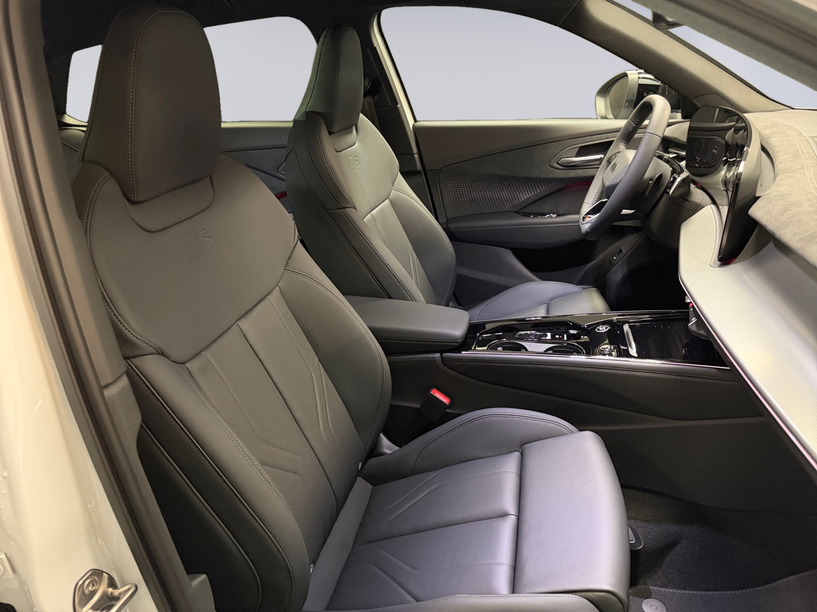 AUDI Q3 SUV 110 kW TFSI S tronic-image-12