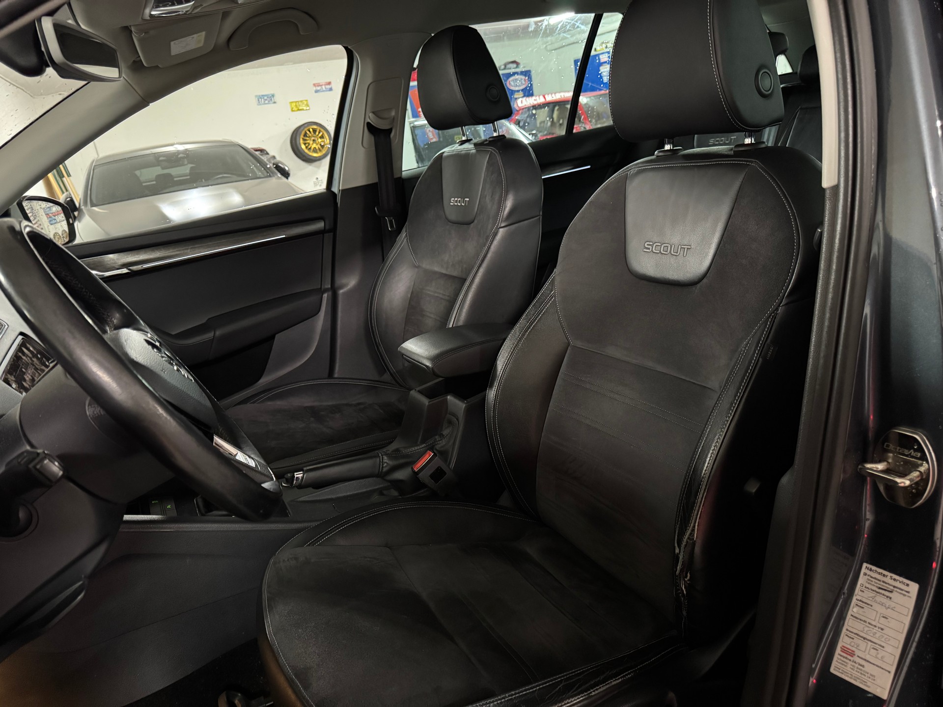 SKODA Octavia Combi 1.8 TSI Scout 4x4 DSG-image-9