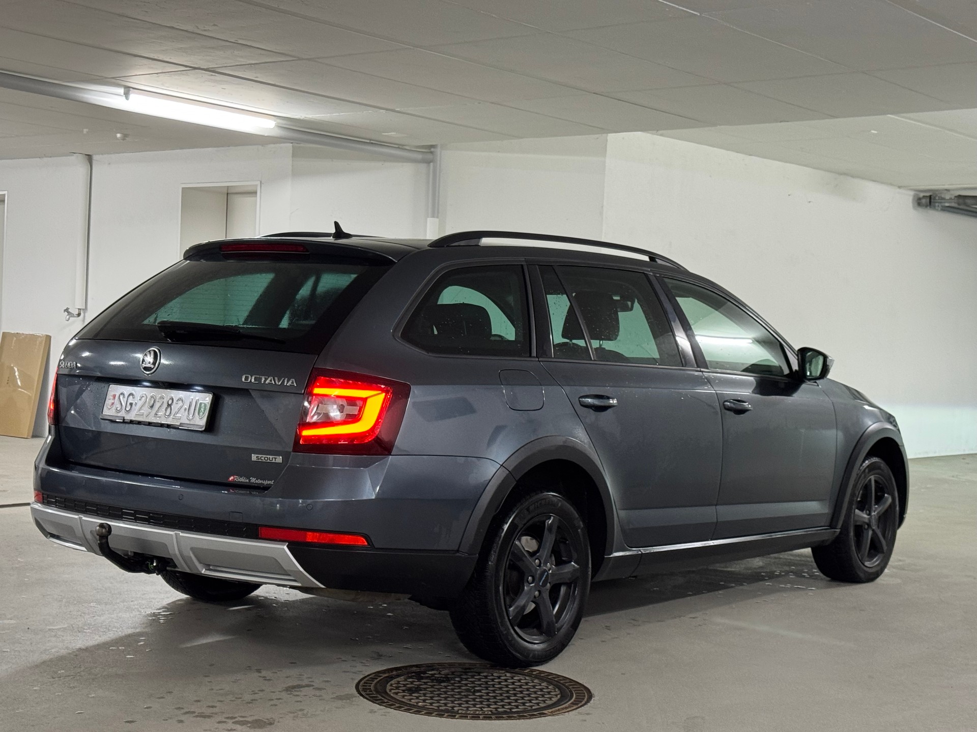 SKODA Octavia Combi 1.8 TSI Scout 4x4 DSG-image-6