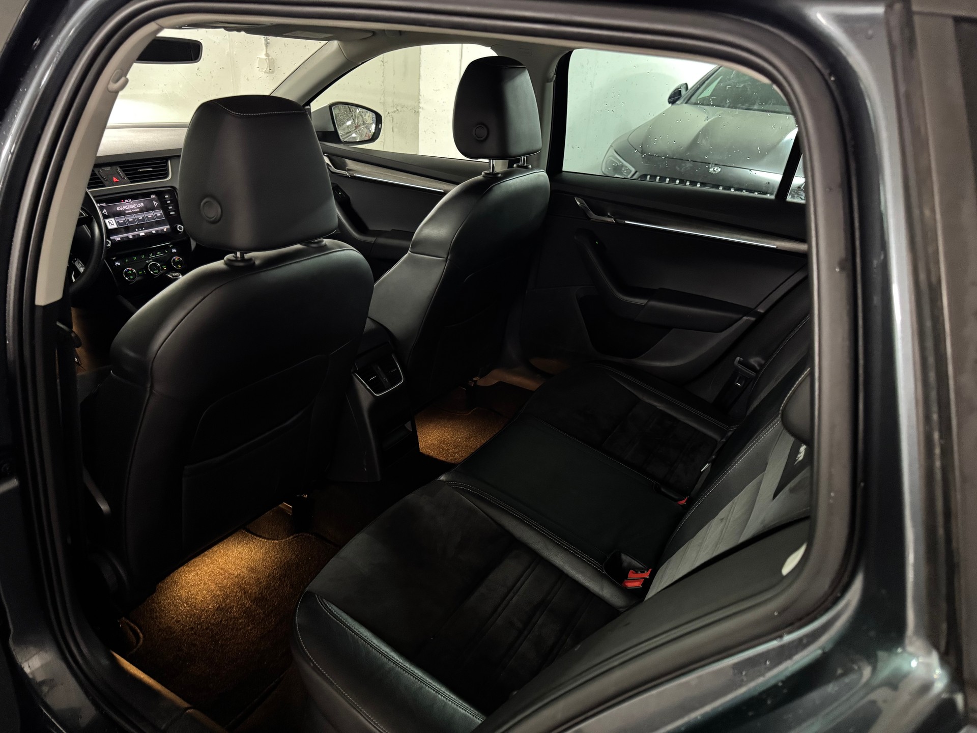 SKODA Octavia Combi 1.8 TSI Scout 4x4 DSG-image-12