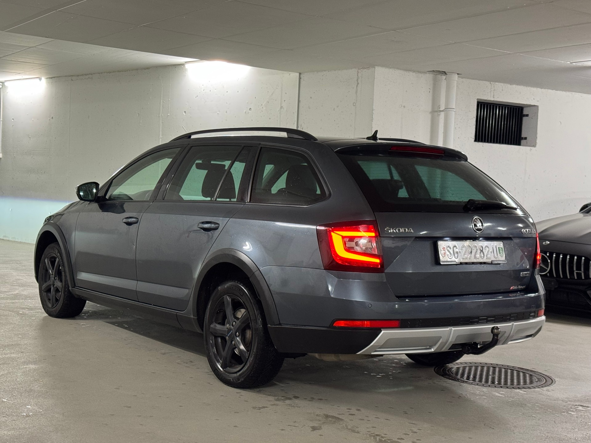 SKODA Octavia Combi 1.8 TSI Scout 4x4 DSG-image-4