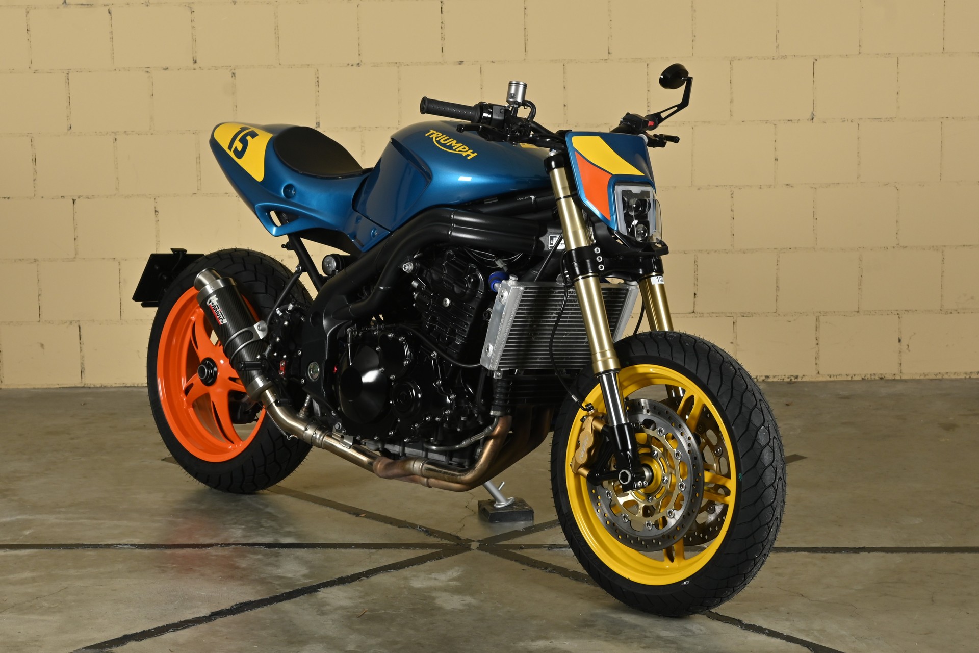 TRIUMPH Speed Triple 1050-showroom-element-1