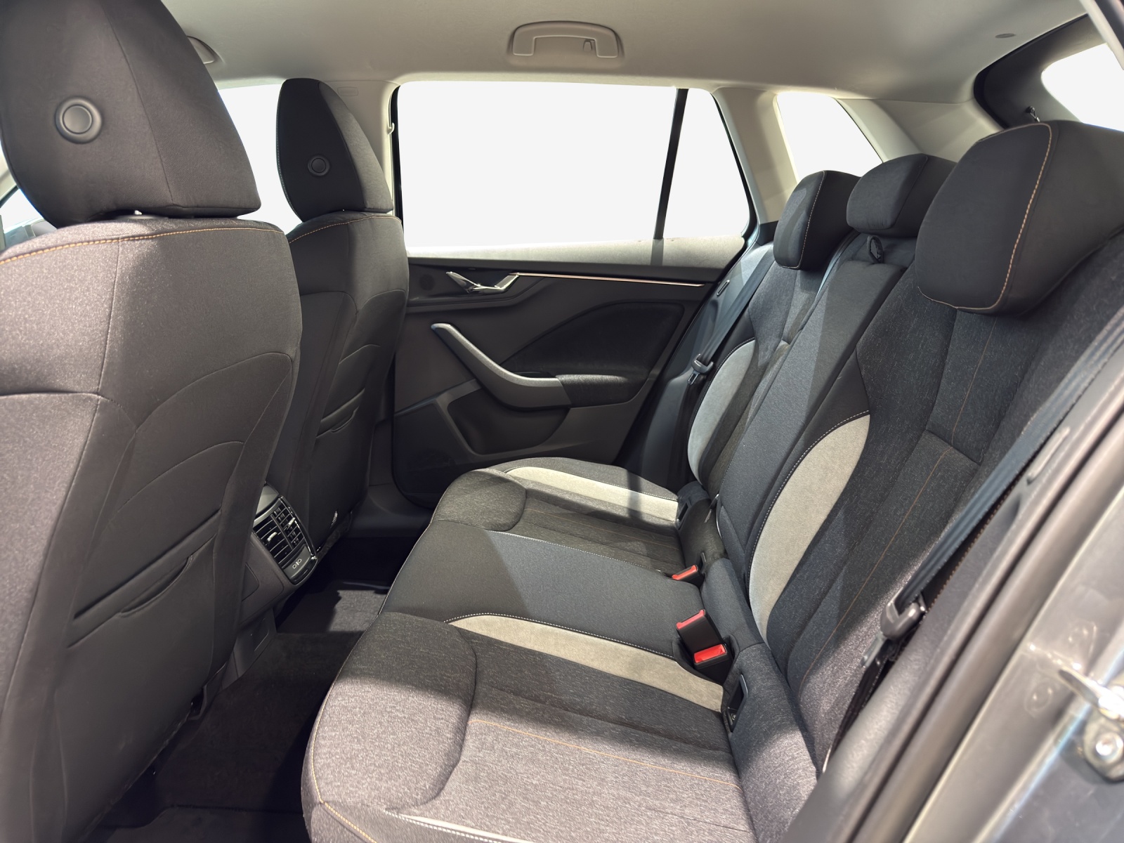 SKODA Kamiq 1.0 TSI Selection DSG-image-11