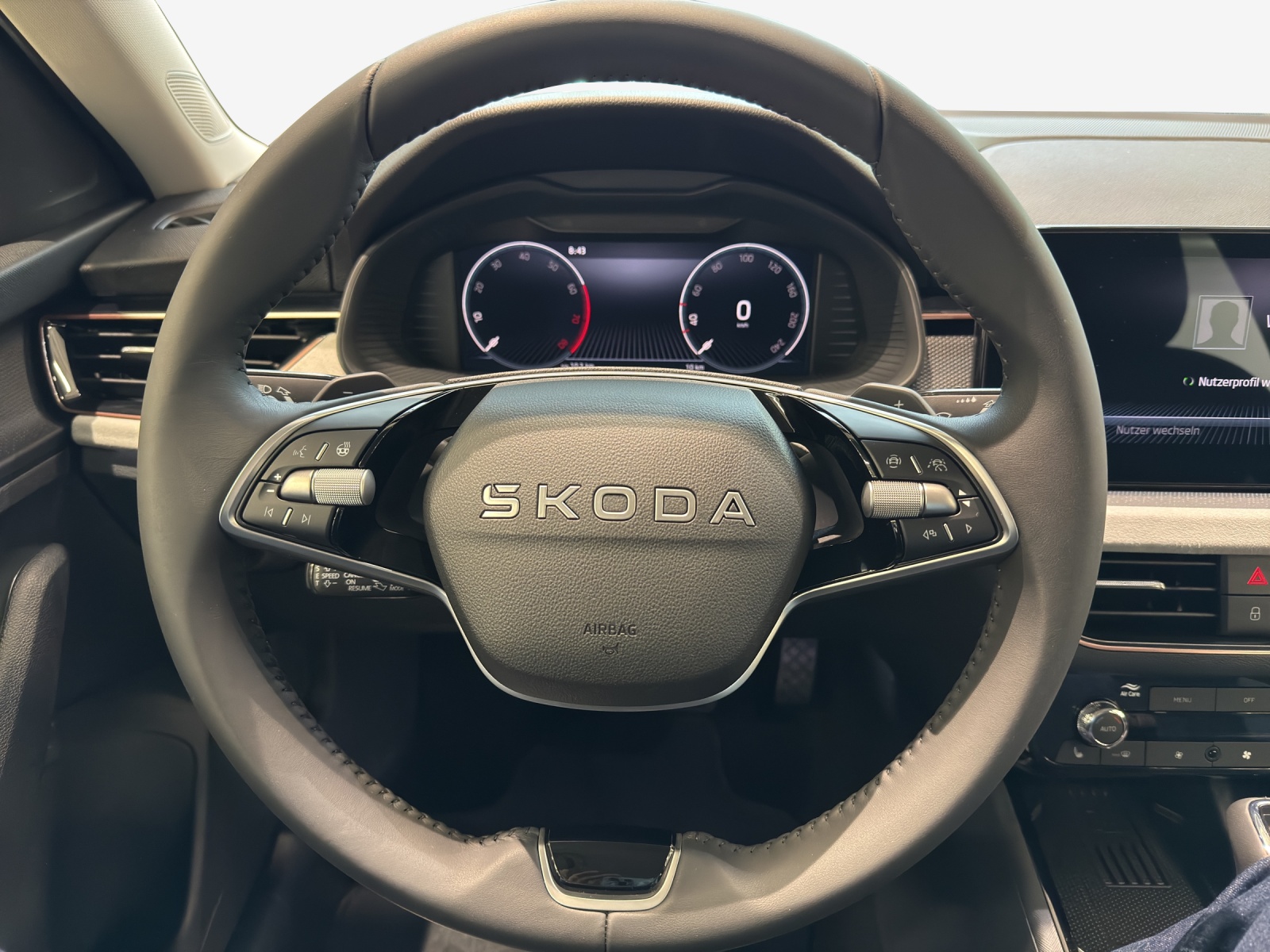SKODA Kamiq 1.0 TSI Selection DSG-image-9