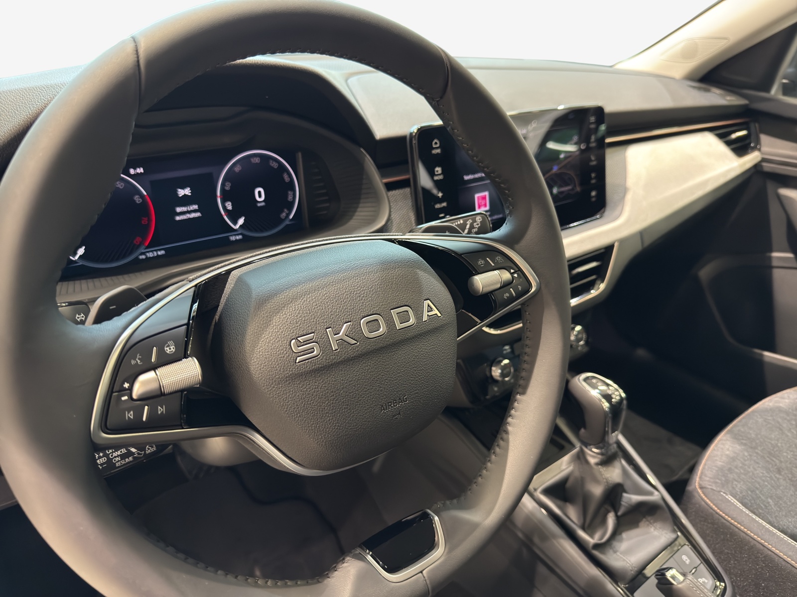 SKODA Kamiq 1.0 TSI Dynamic DSG-image-13
