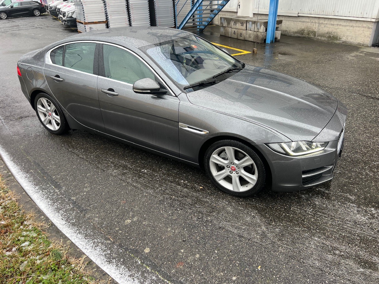 JAGUAR XE 25t 2.0 Prestige Automatic-image-7