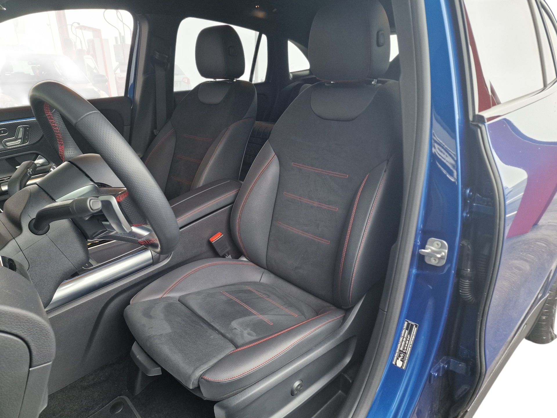 MERCEDES-BENZ GLA 220 4Matic 8G-DCT AMG Line 8xAlu Multibeam-image-10