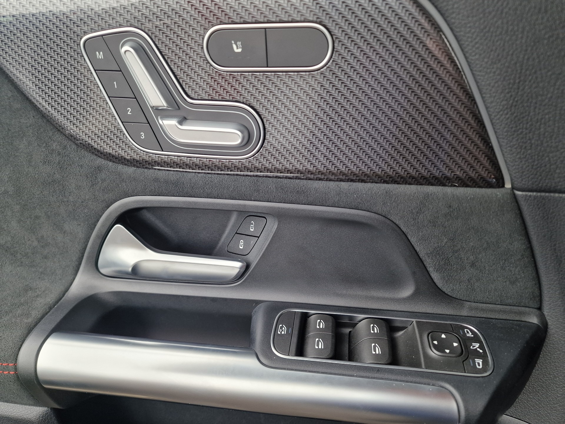 MERCEDES-BENZ GLA 220 4Matic 8G-DCT AMG Line 8xAlu Multibeam-image-22