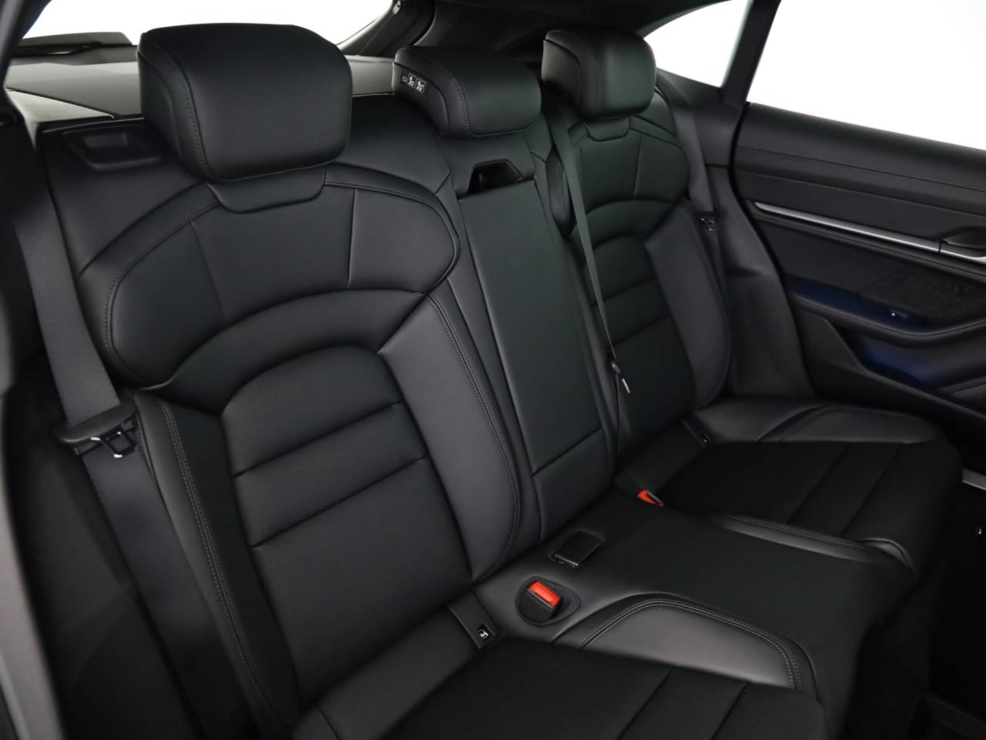 PORSCHE Taycan 4 Cross Turismo-image-17