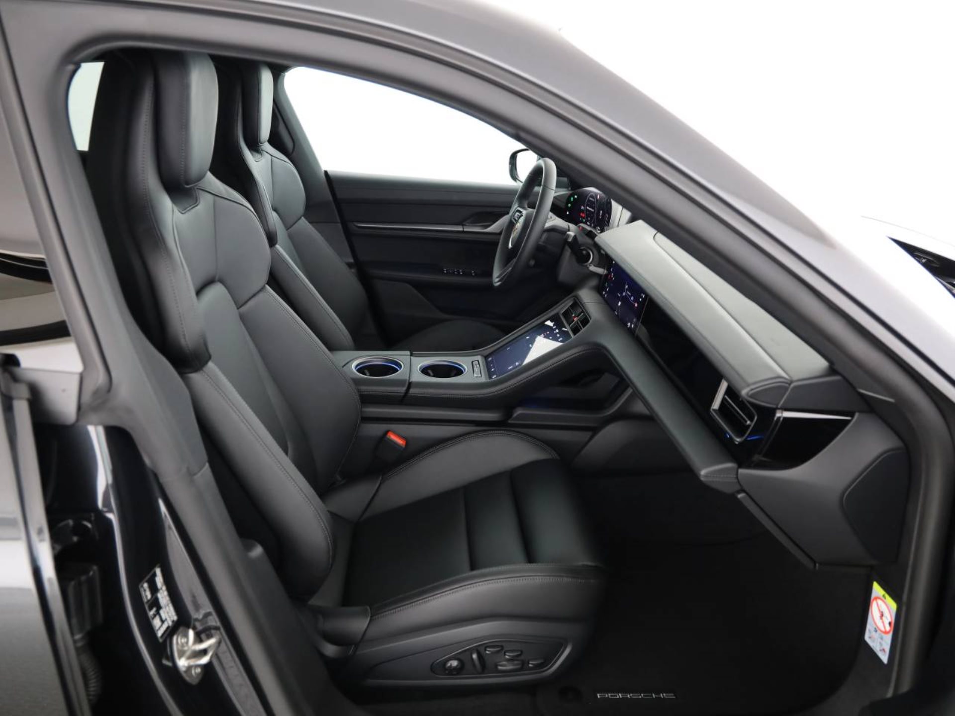 PORSCHE Taycan 4 Cross Turismo-image-14