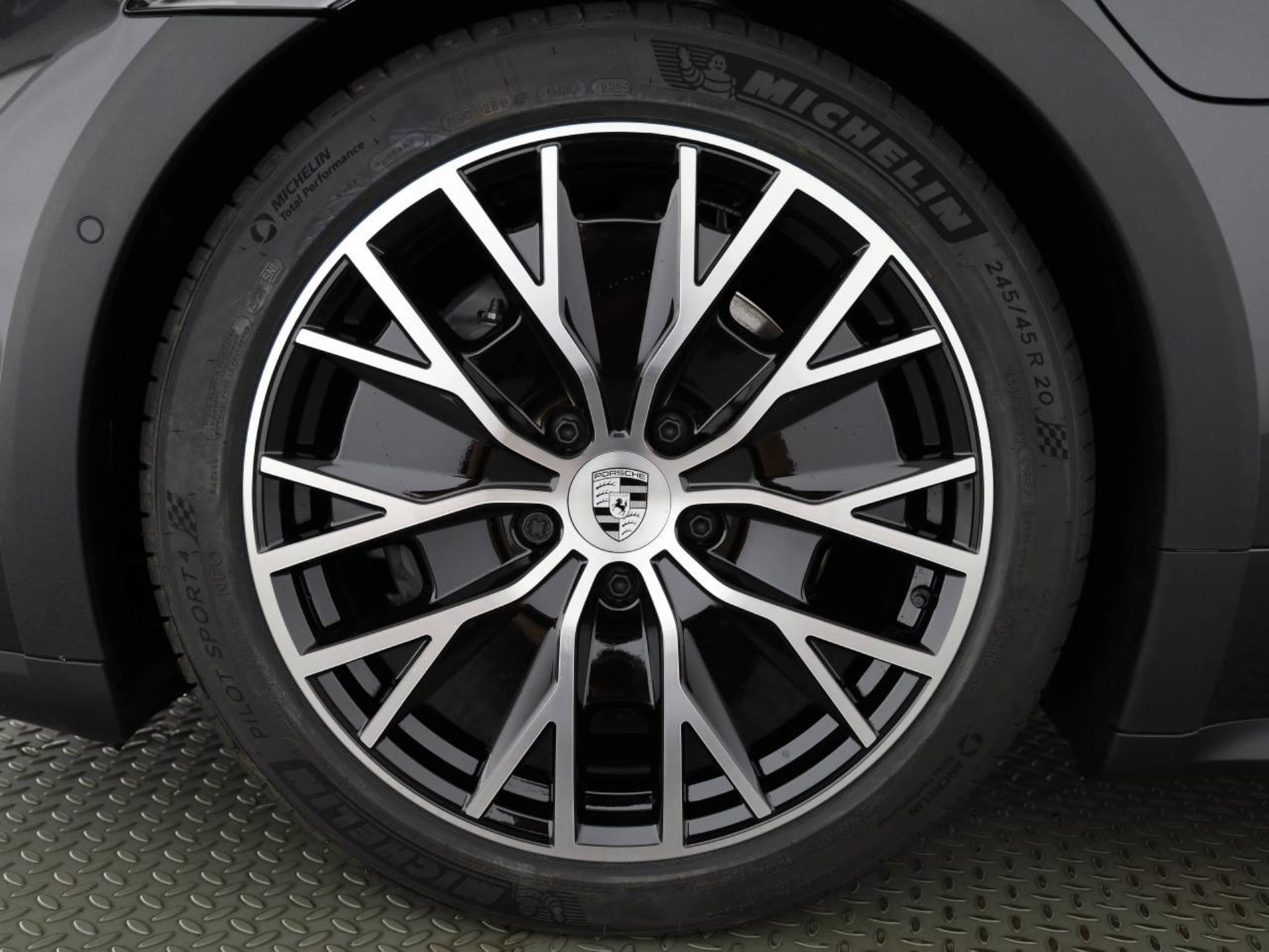 PORSCHE Taycan 4 Cross Turismo-image-8