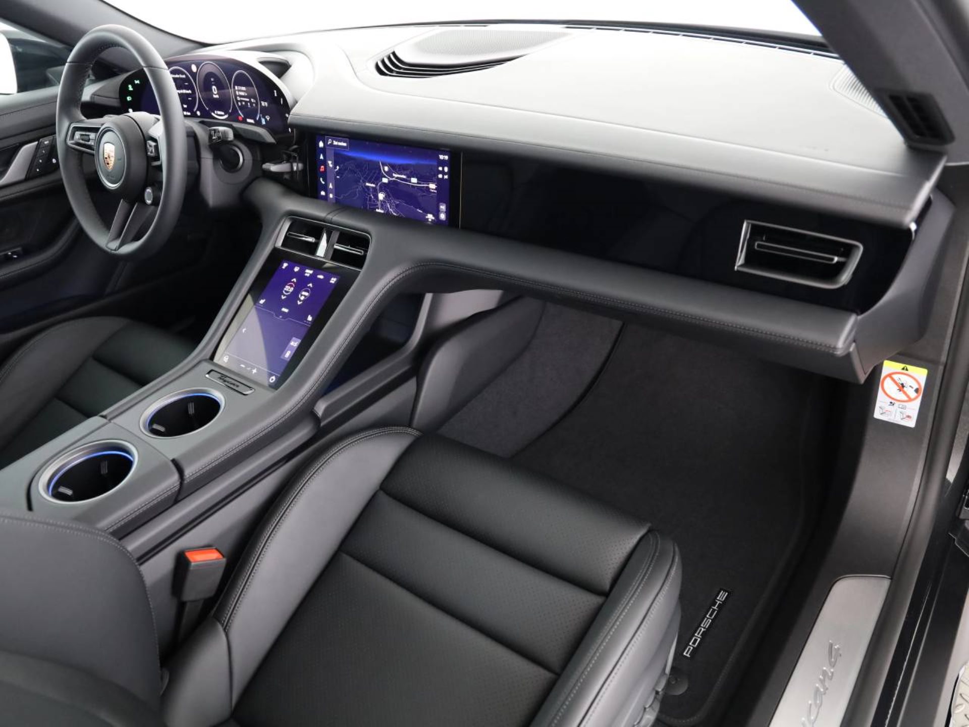PORSCHE Taycan 4 Cross Turismo-image-13