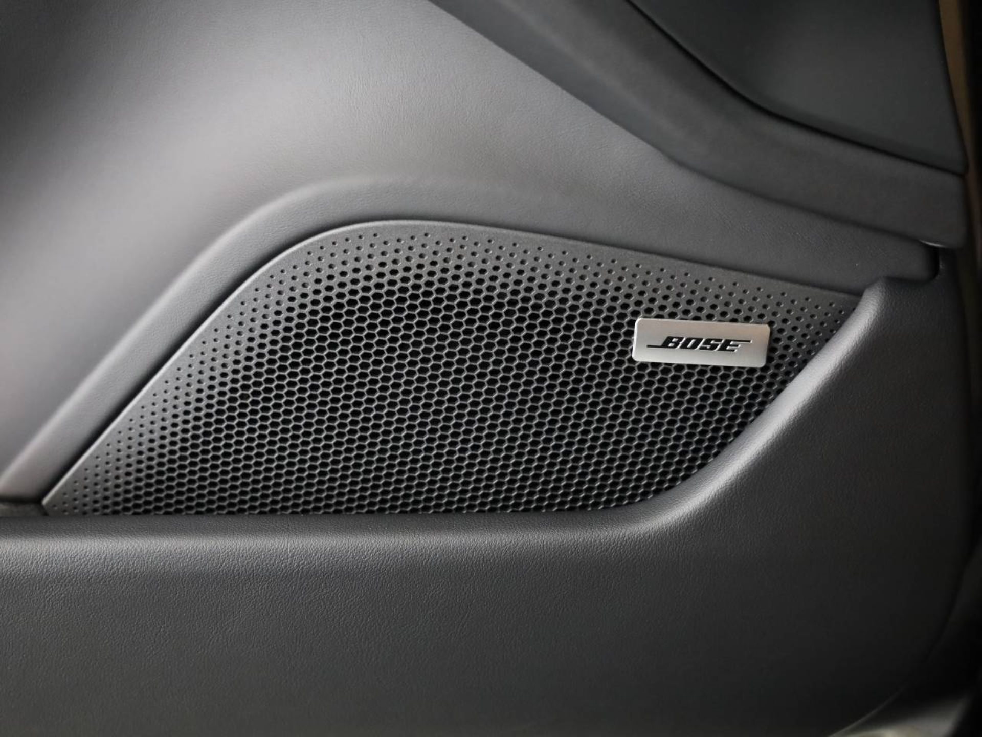PORSCHE Taycan 4 Cross Turismo-image-16