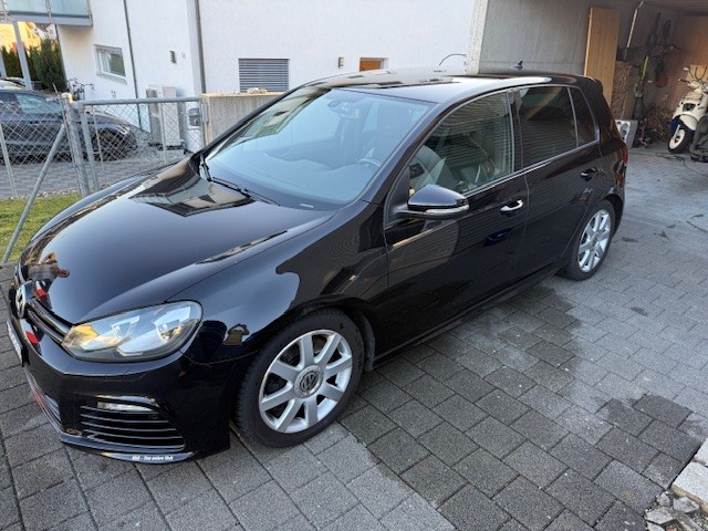 VW Golf 2.0 TSI R 4Motion-image-2
