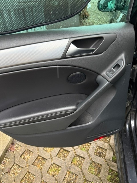 VW Golf 2.0 TSI R 4Motion-image-15