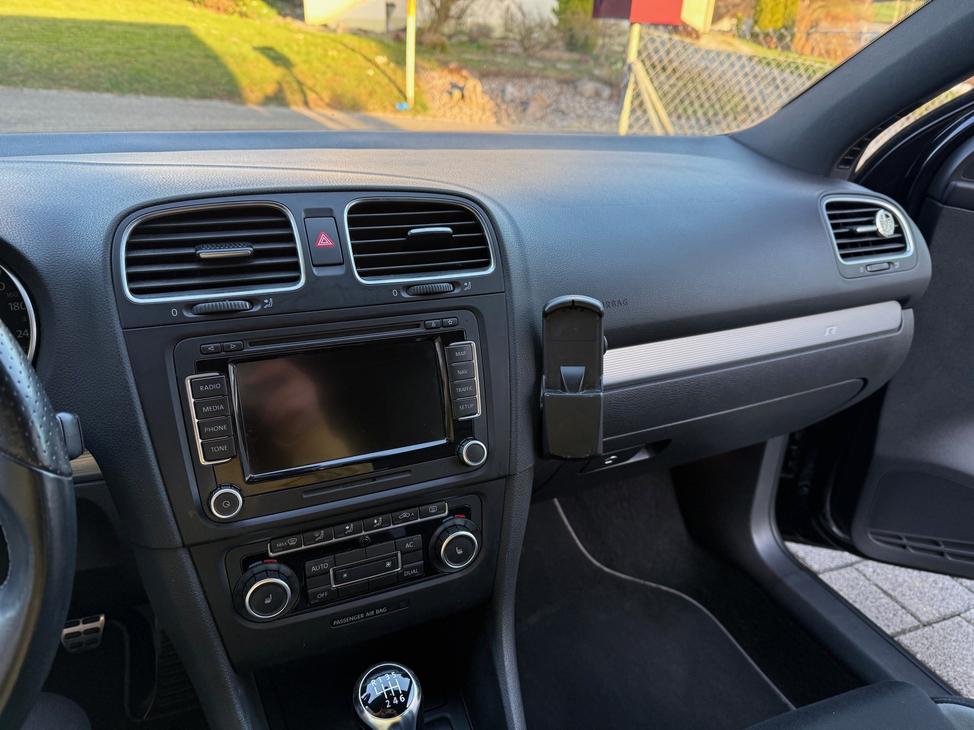 VW Golf 2.0 TSI R 4Motion-image-5