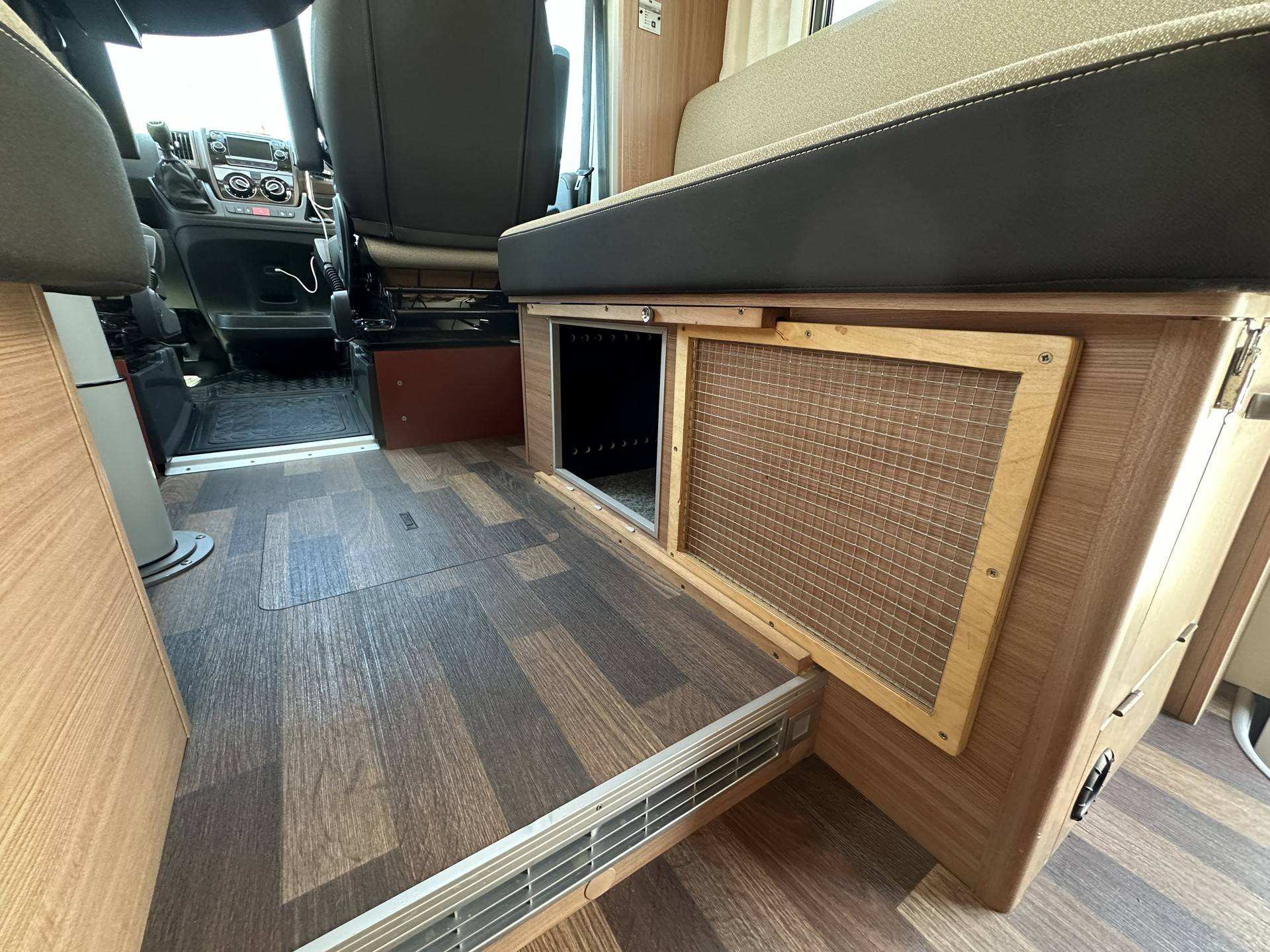 KNAUS 650MF-image-18