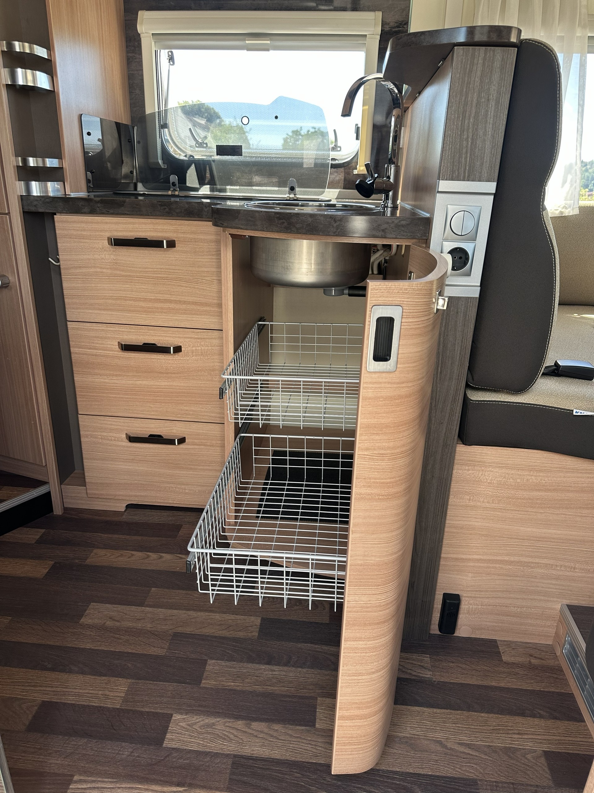 KNAUS 650MF-image-16