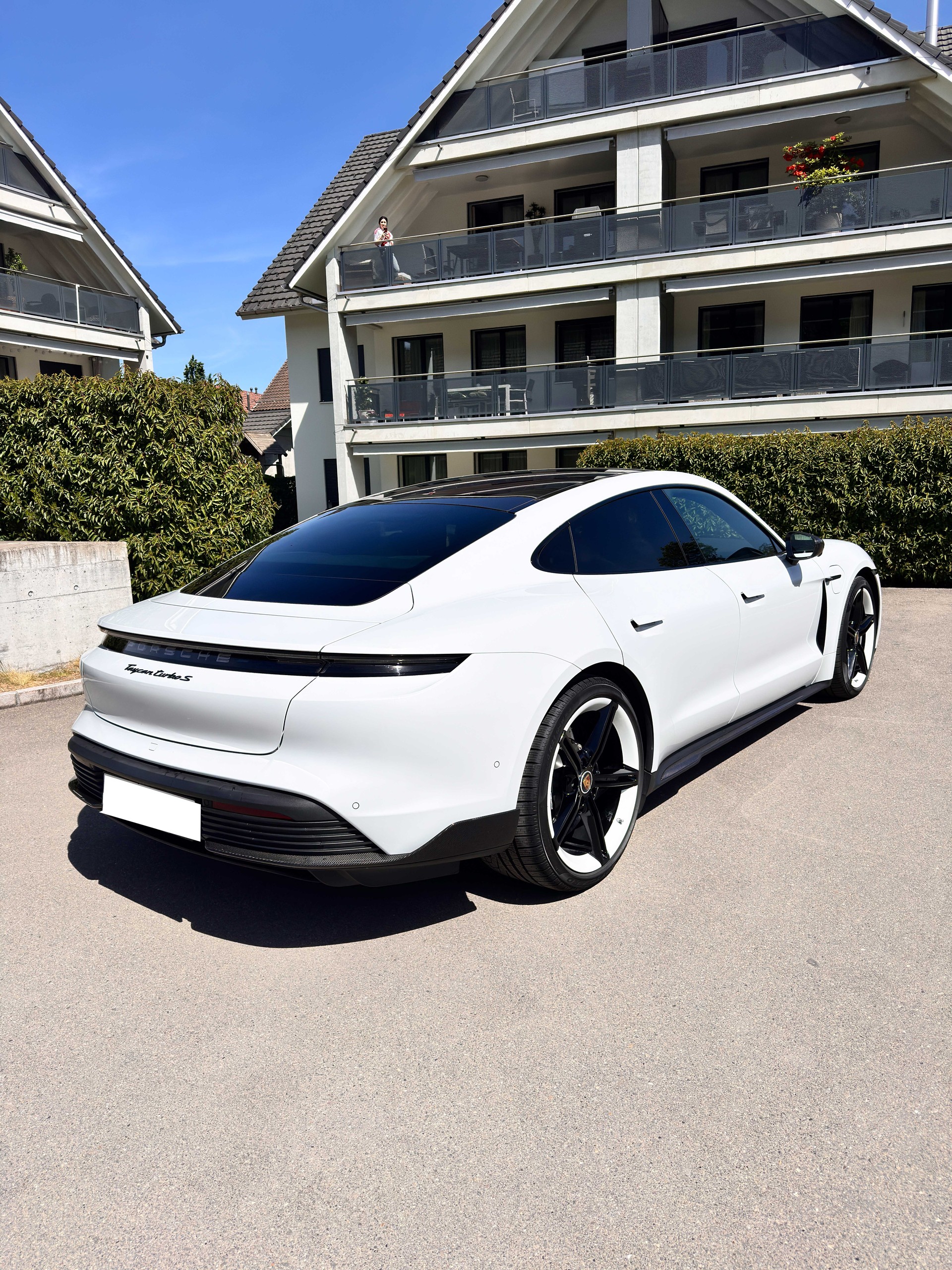 PORSCHE Taycan Turbo S-image-3