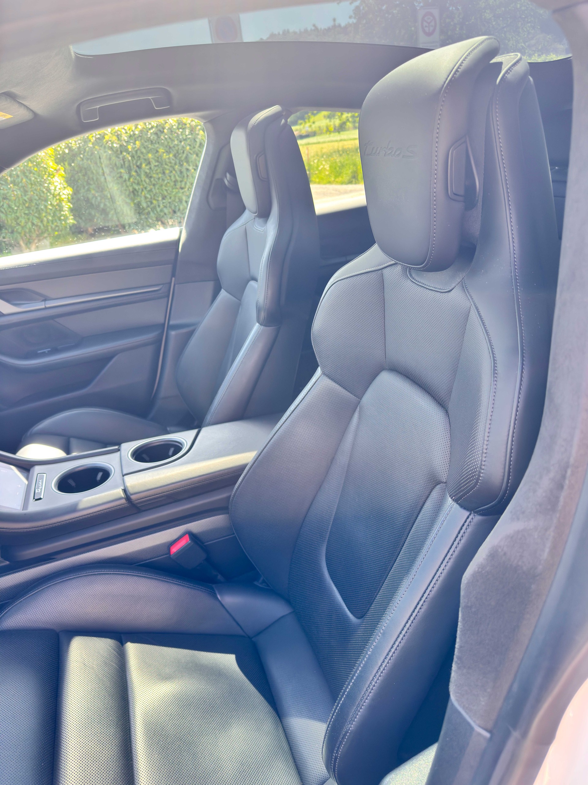 PORSCHE Taycan Turbo S-image-5
