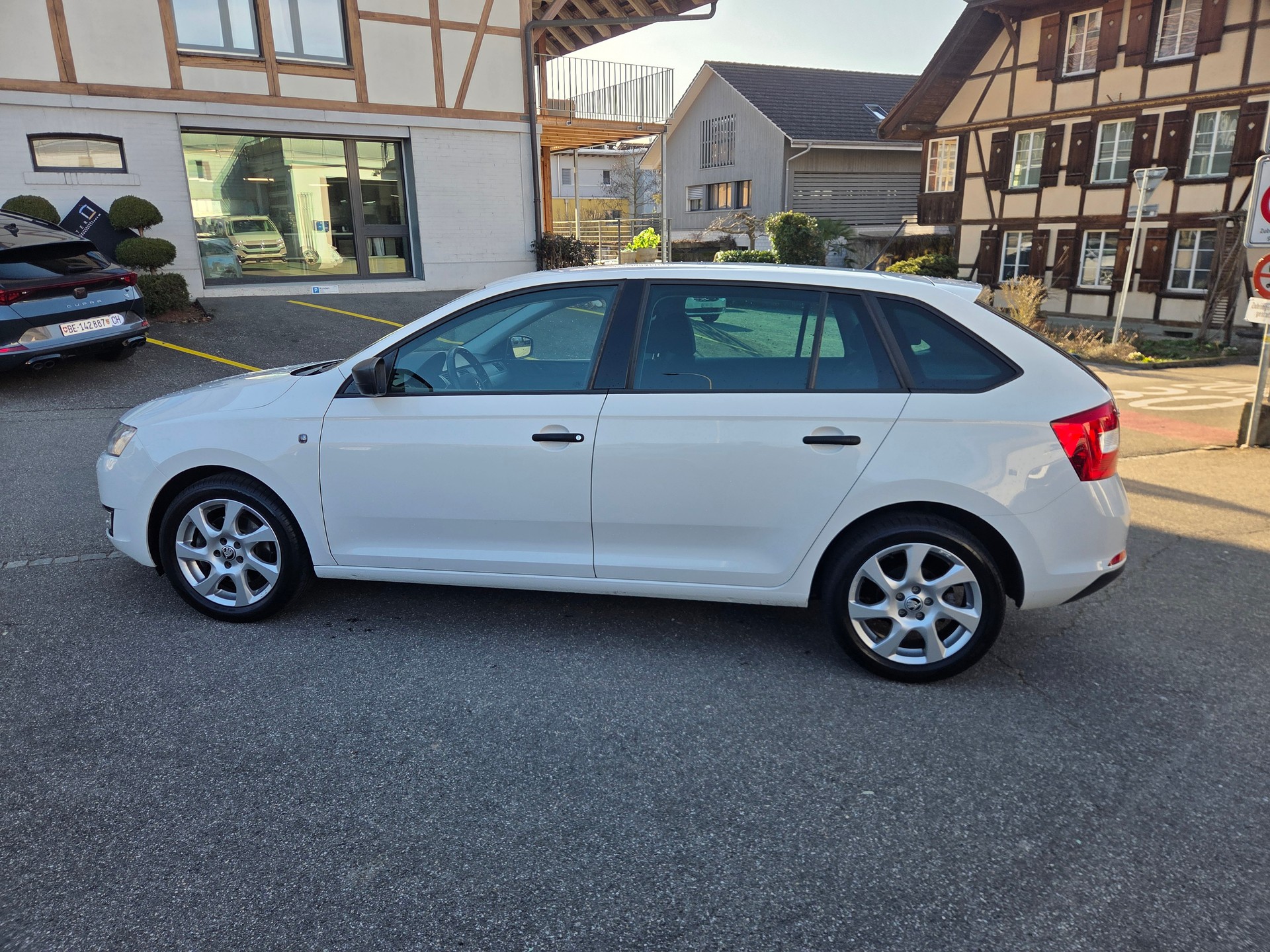 SKODA Rapid Spaceback 1.4 TSI Active DSG-image-5