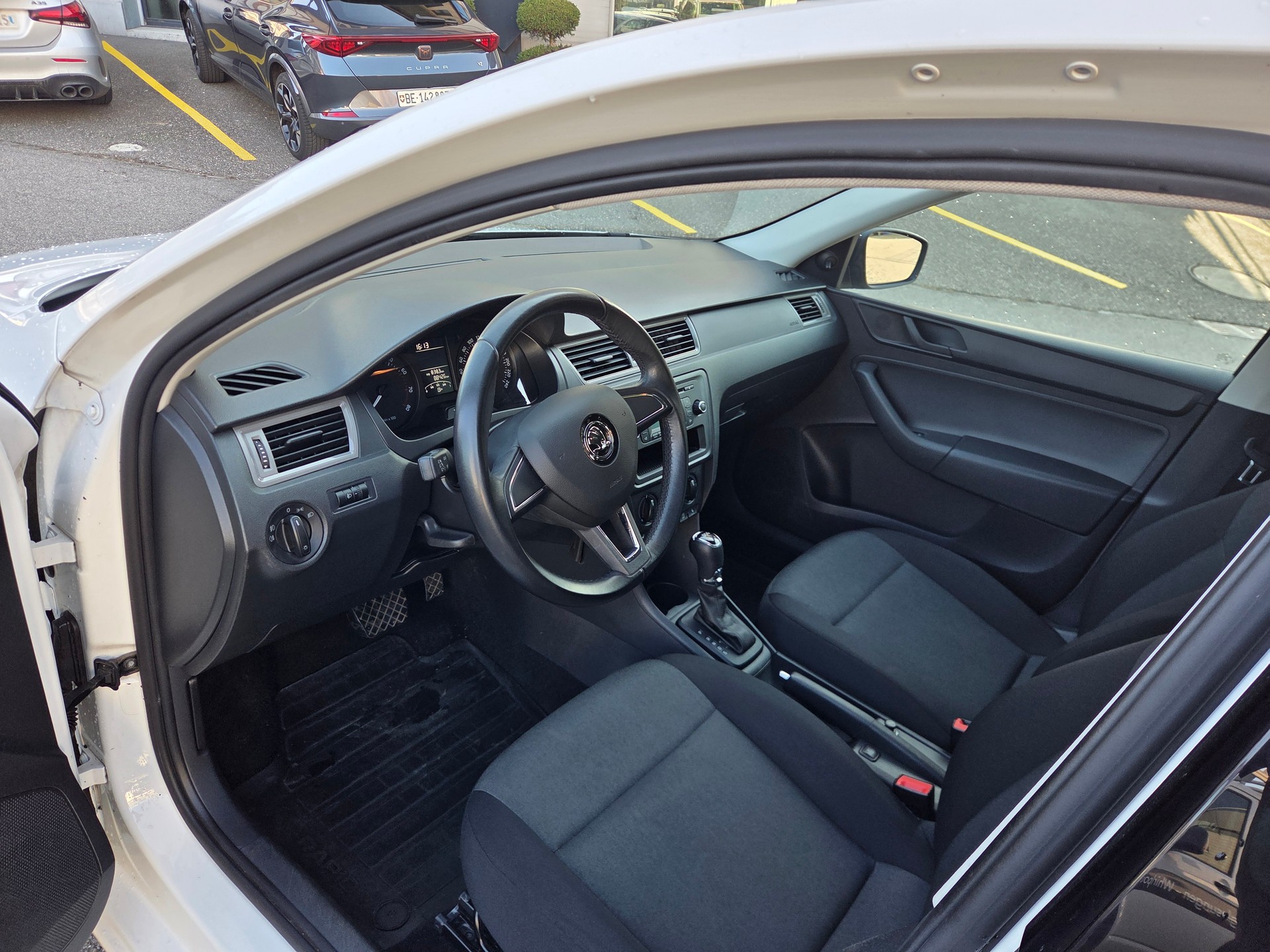 SKODA Rapid Spaceback 1.4 TSI Active DSG-image-10
