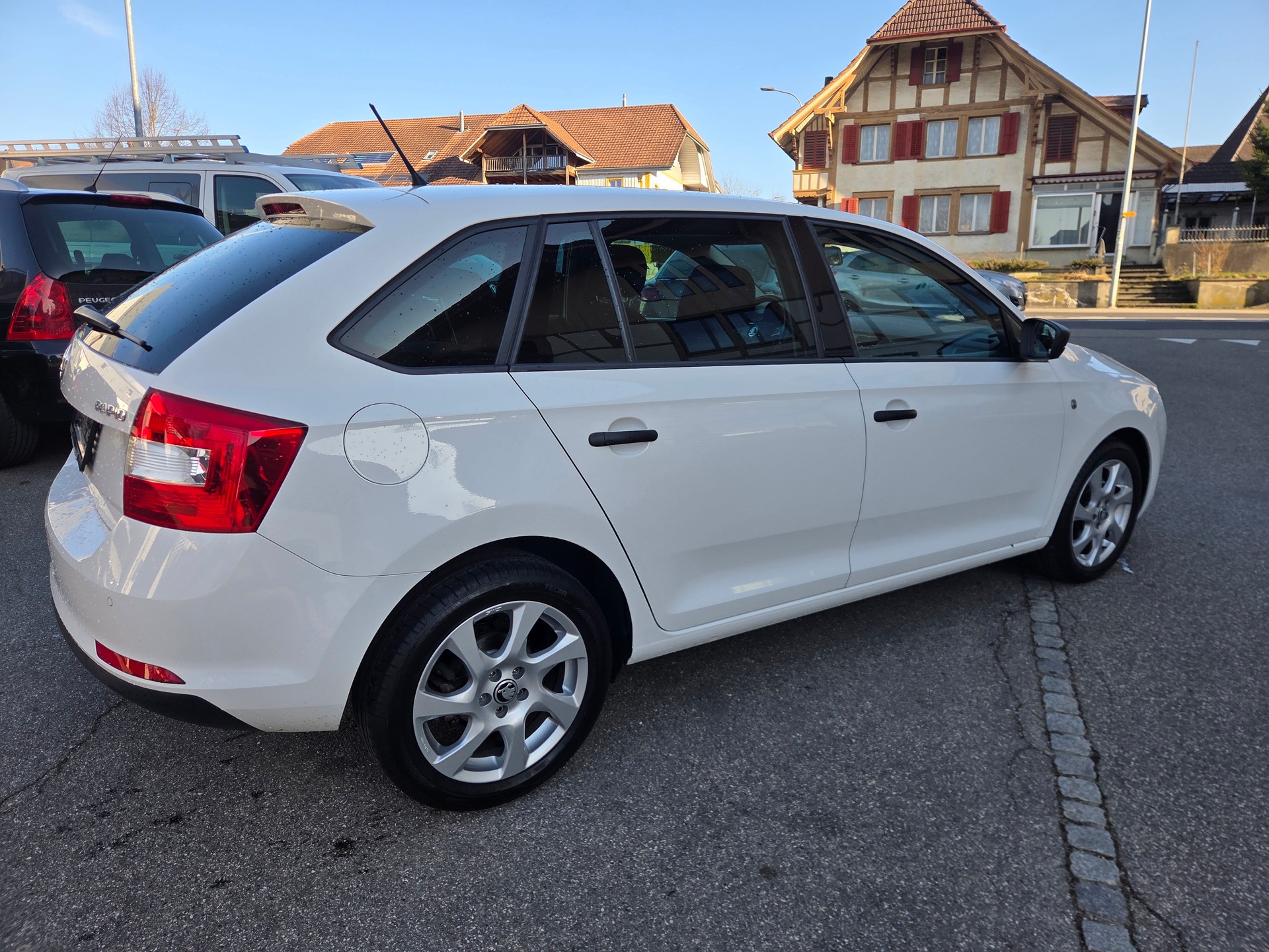SKODA Rapid Spaceback 1.4 TSI Active DSG-image-9