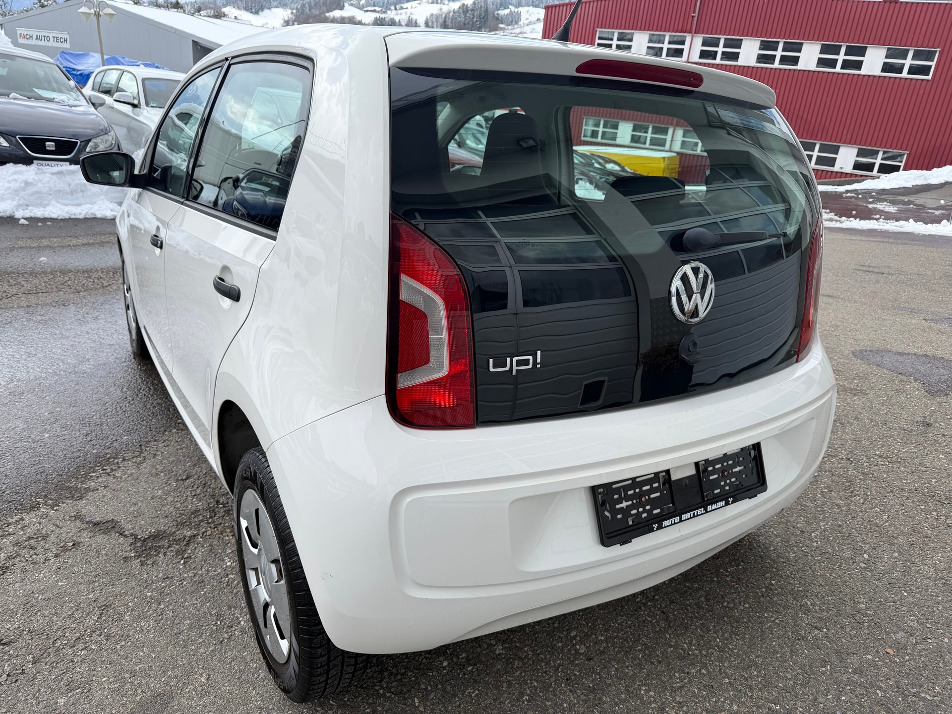 VW Up 1.0 take up-showroom-element-2