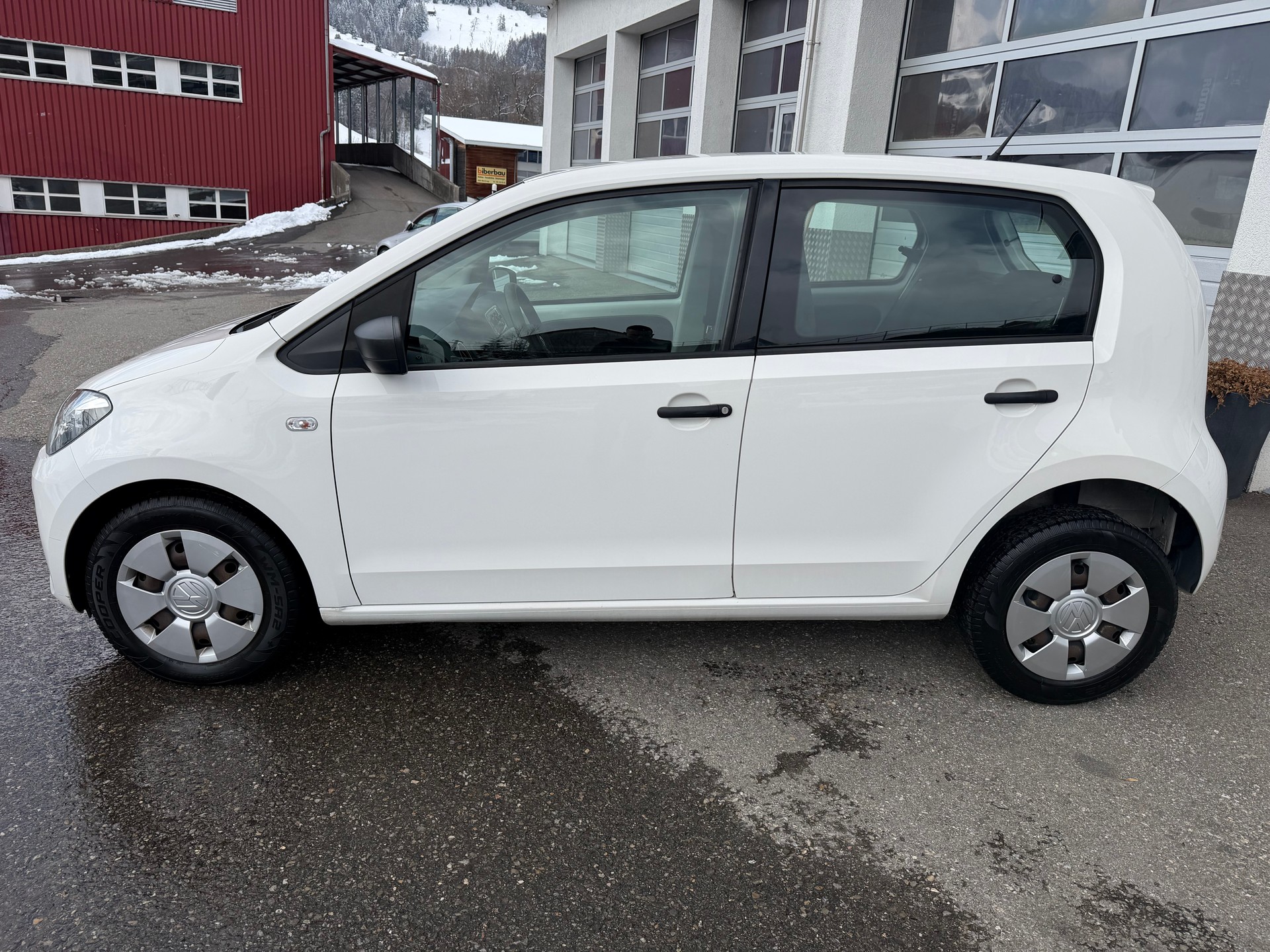 VW Up 1.0 take up-showroom-element-1