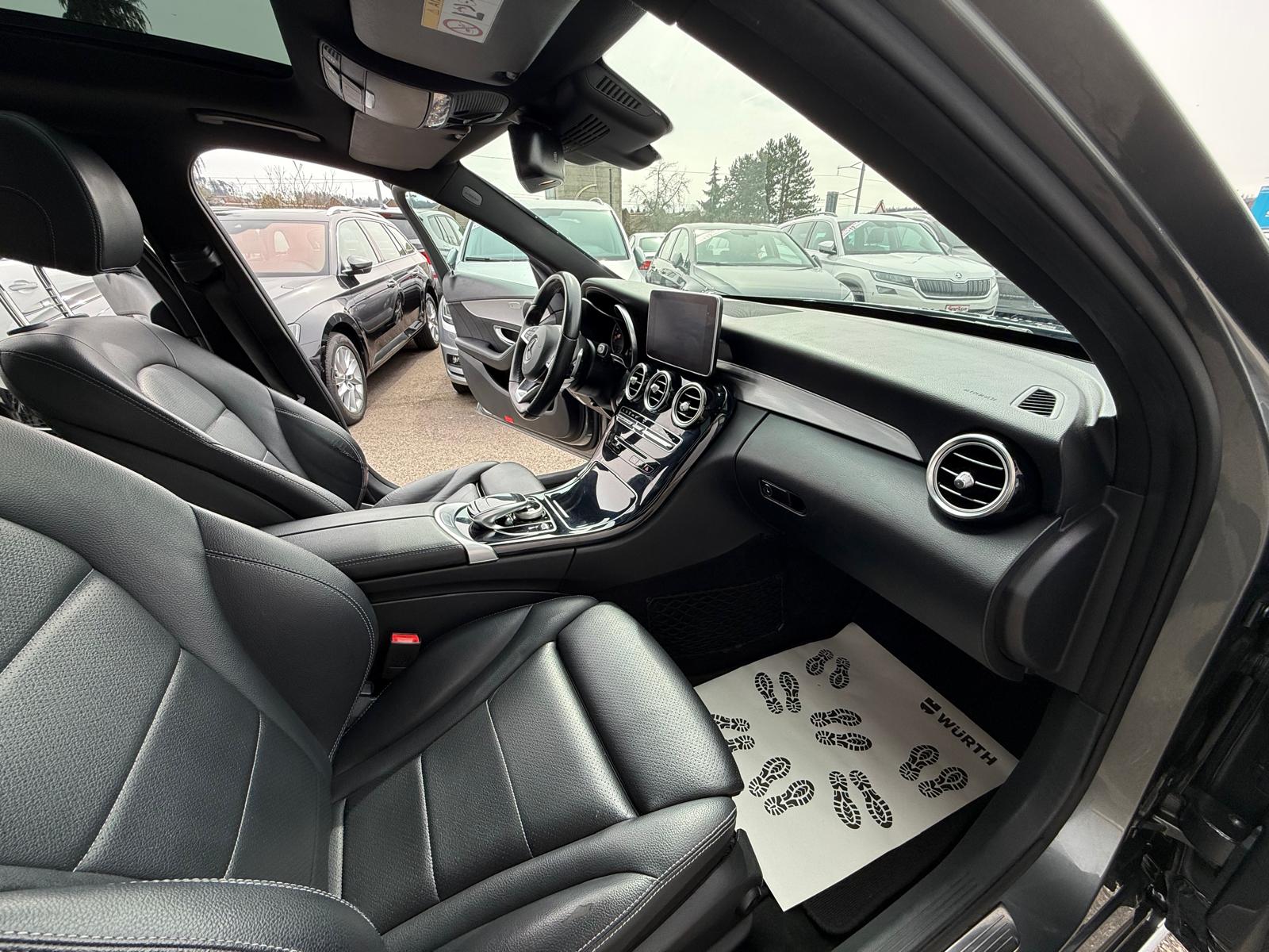 MERCEDES-BENZ C 200 AMG Line 4Matic 9G-Tronic-image-7