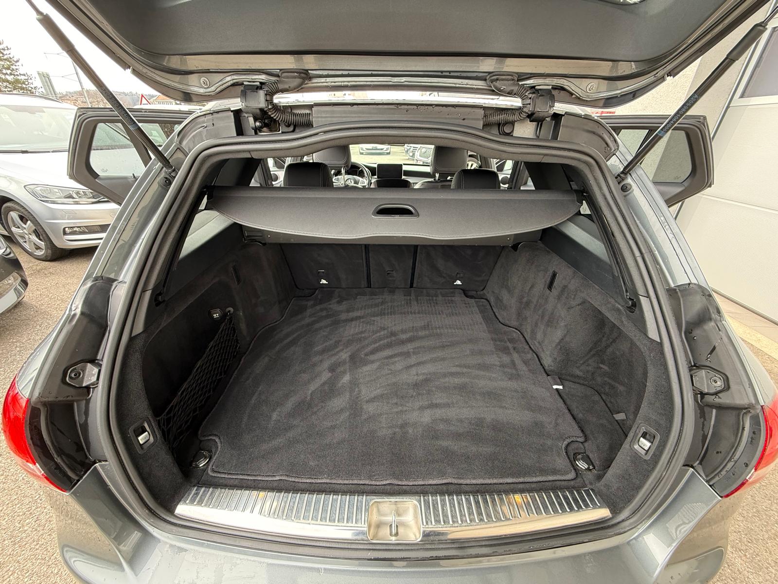 MERCEDES-BENZ C 200 AMG Line 4Matic 9G-Tronic-image-11