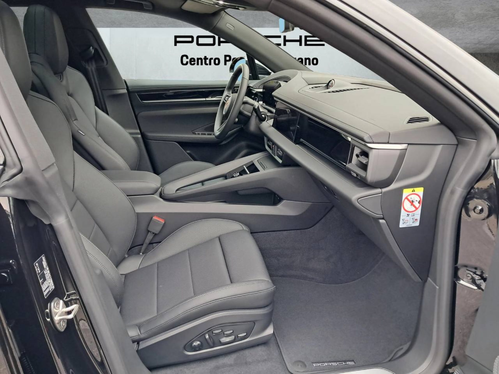 PORSCHE Macan 4-image-14