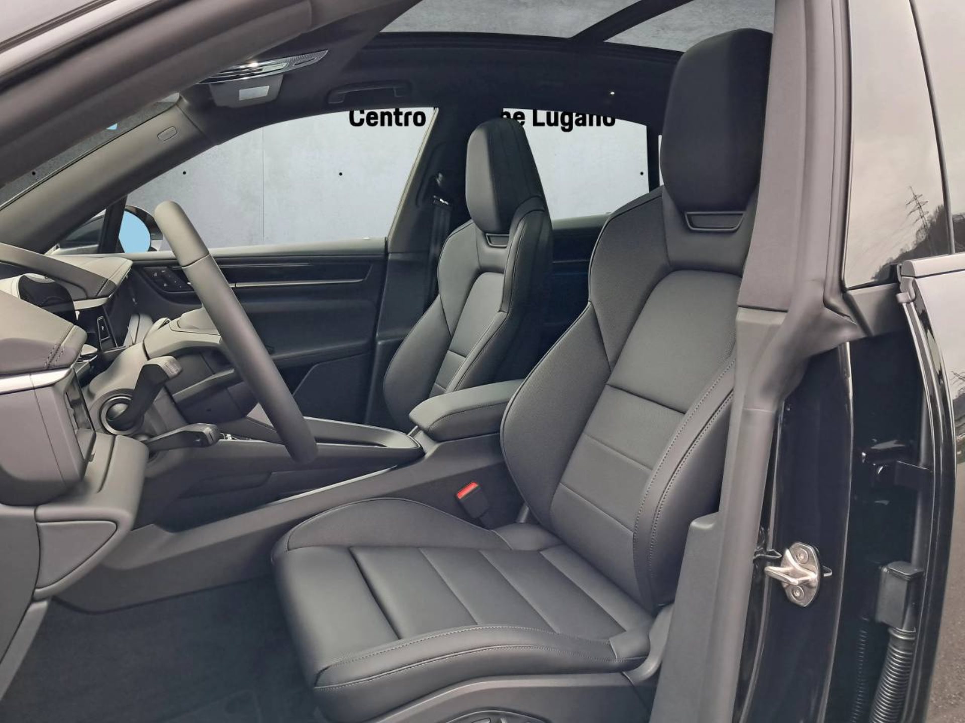 PORSCHE Macan 4-image-4