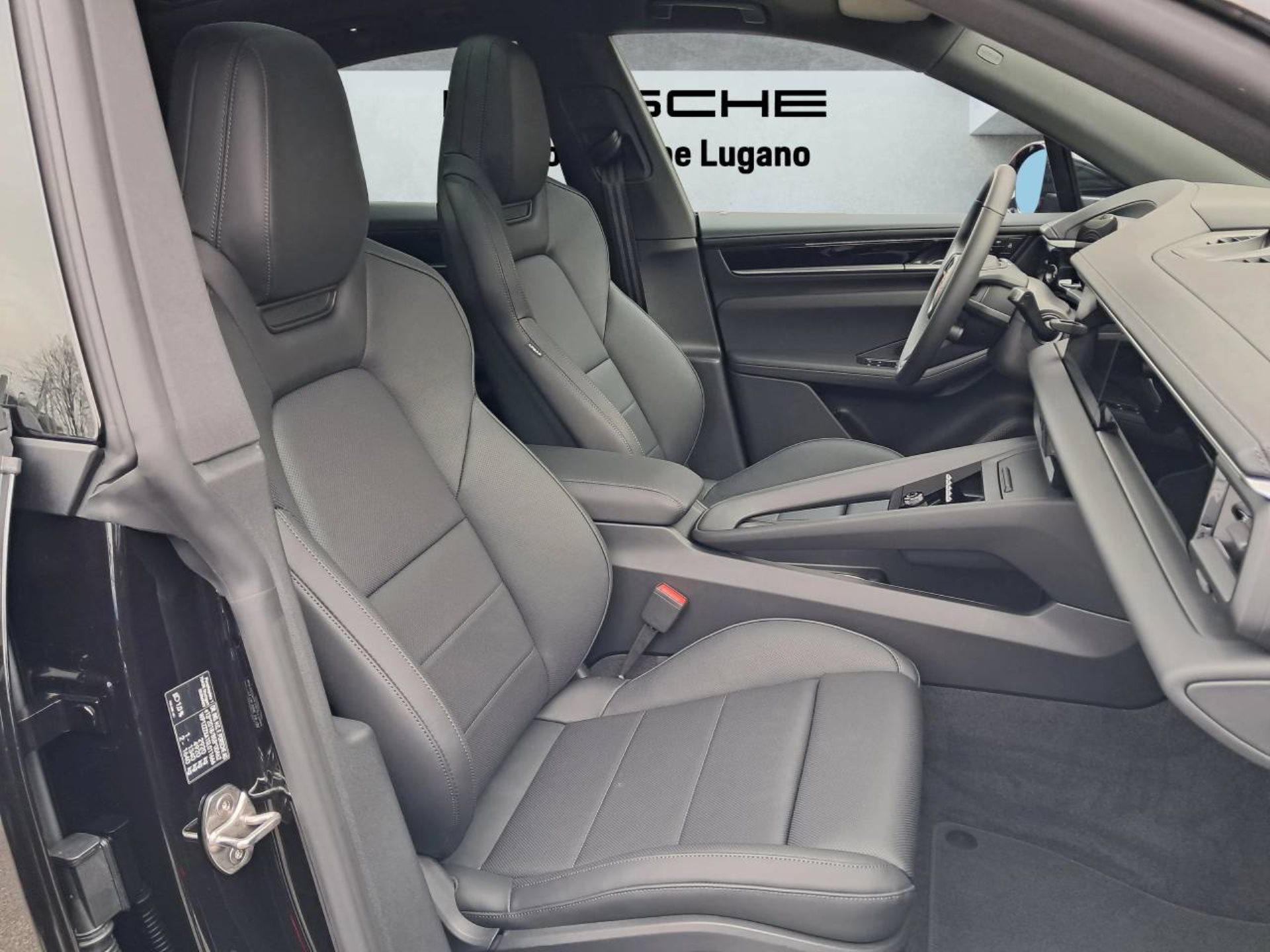 PORSCHE Macan 4-image-15