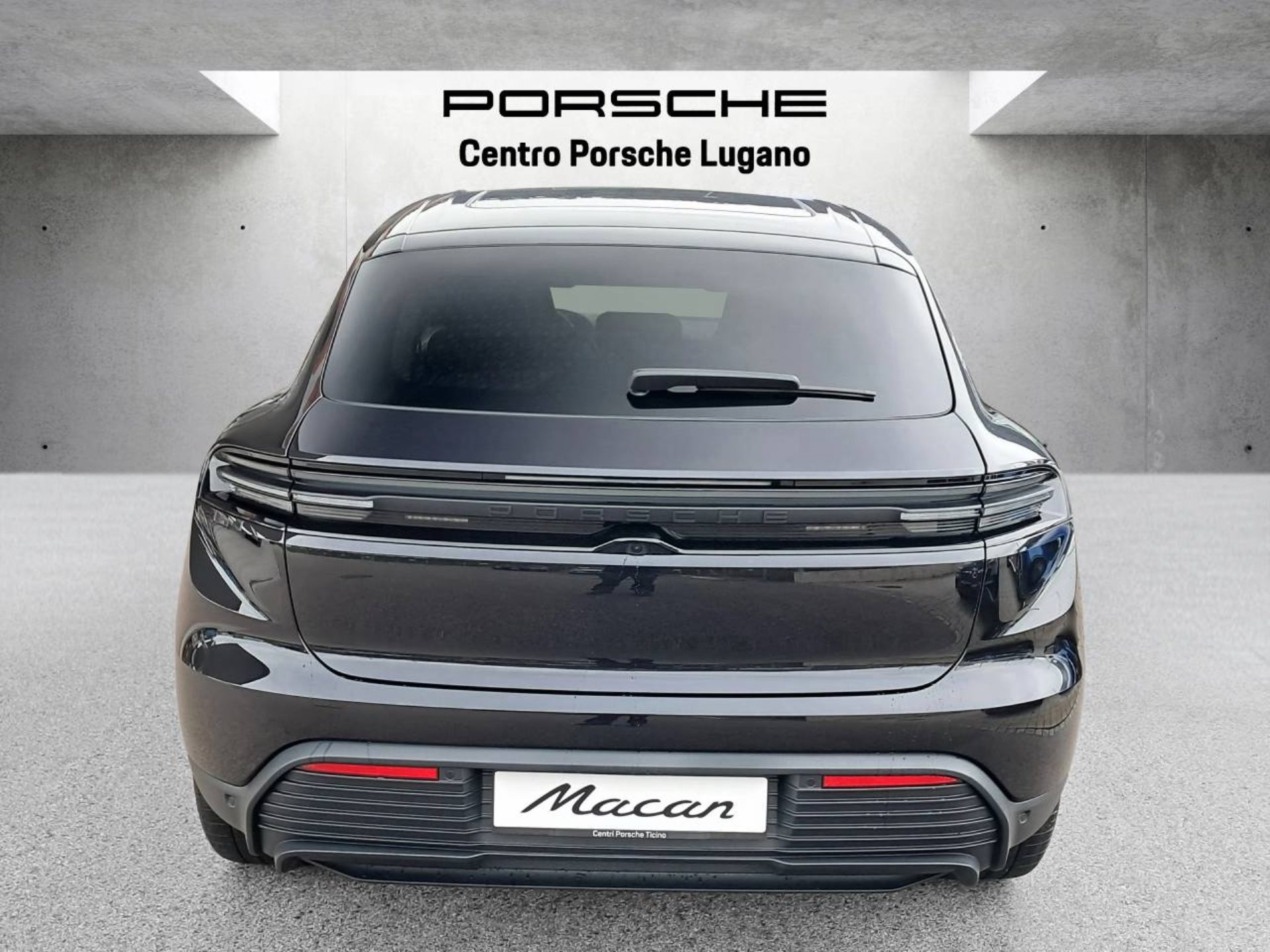 PORSCHE Macan 4-image-10
