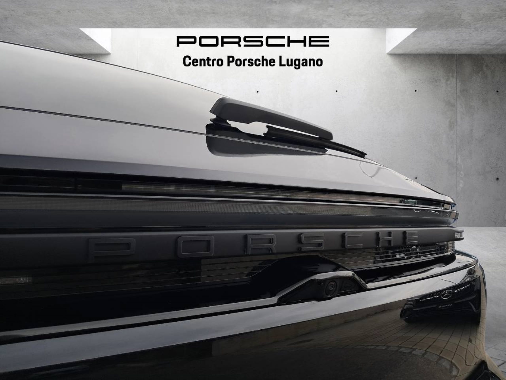 PORSCHE Macan 4-image-12