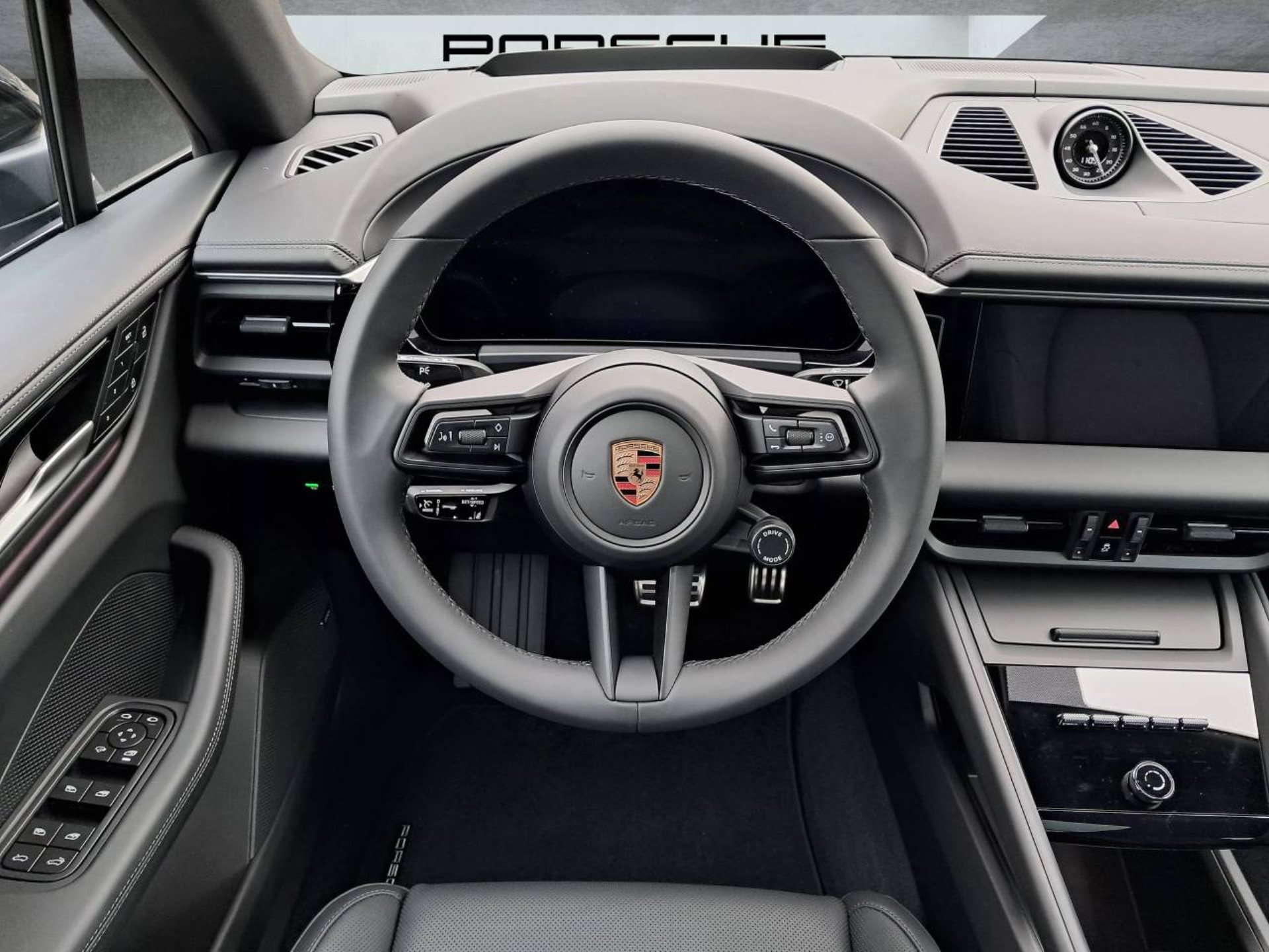 PORSCHE Macan 4-image-13