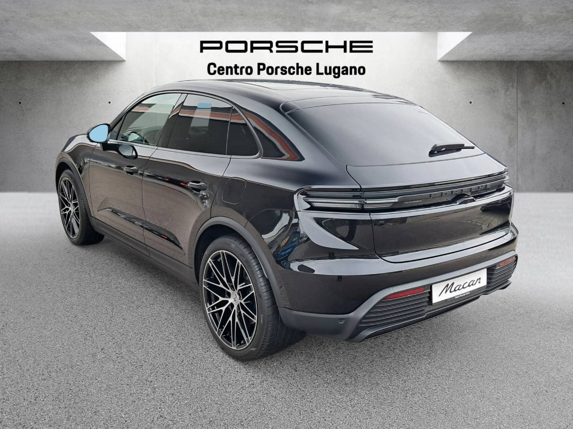 PORSCHE Macan 4-image-6