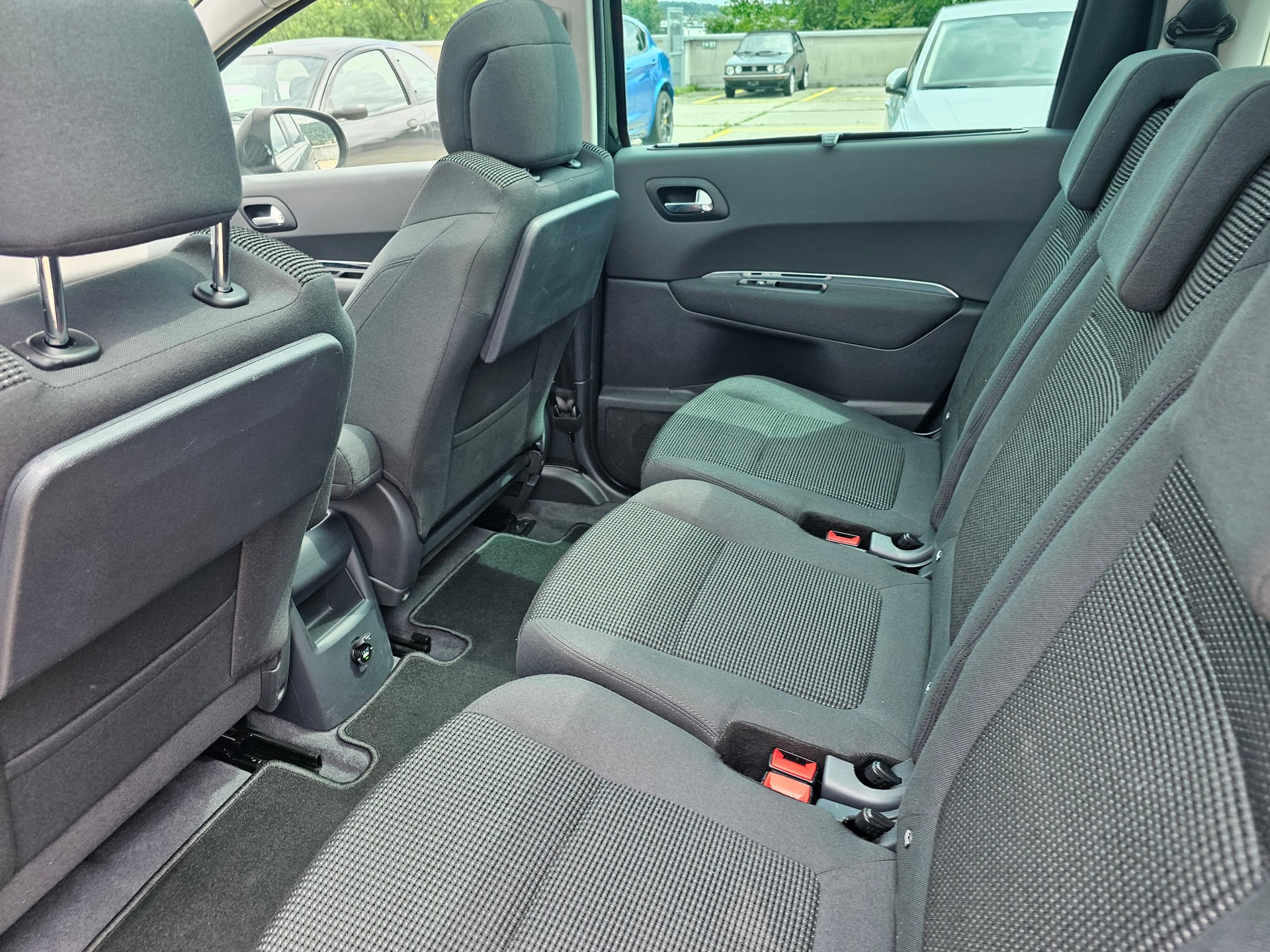 PEUGEOT 5008 2.0 HDI Business-image-11