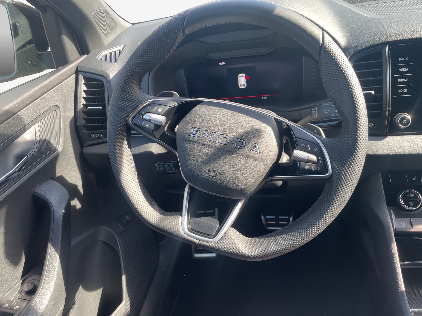 SKODA Karoq 2.0 TSI SportLine 4x4 DSG-image-9