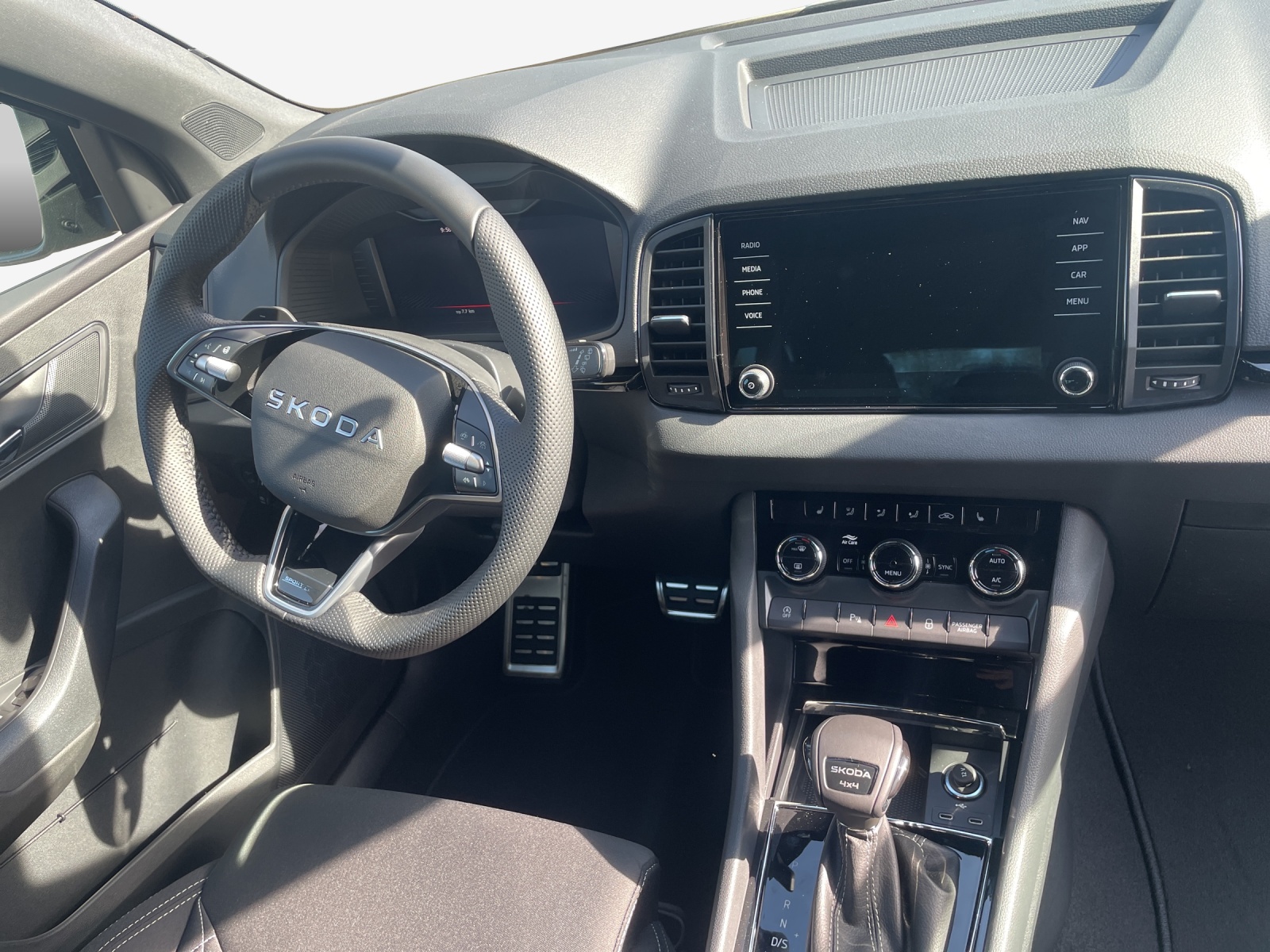 SKODA Karoq 2.0 TSI SportLine 4x4 DSG-image-8