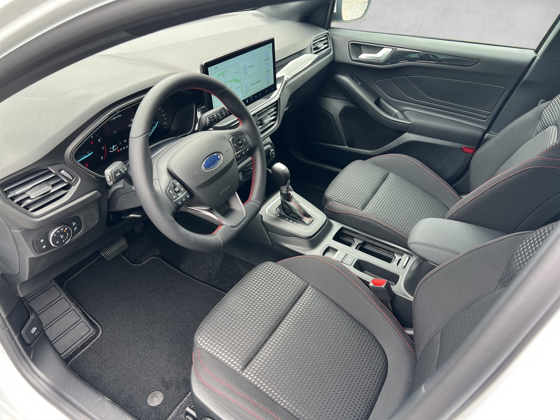 FORD Focus 1.0 MHEV ST-Line X Automat-image-5