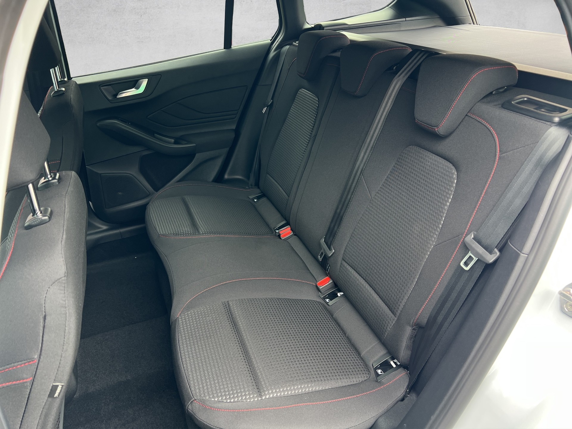 FORD Focus 1.0 MHEV ST-Line X Automat-image-7