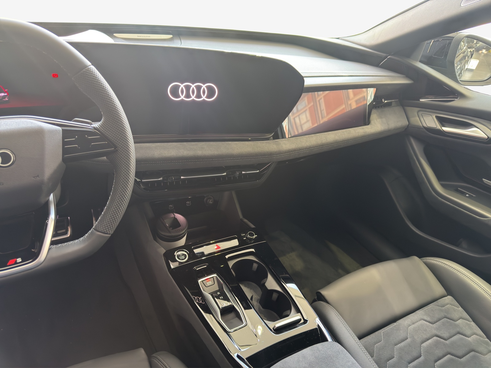 AUDI A6 Avant e-tron quattro-image-8